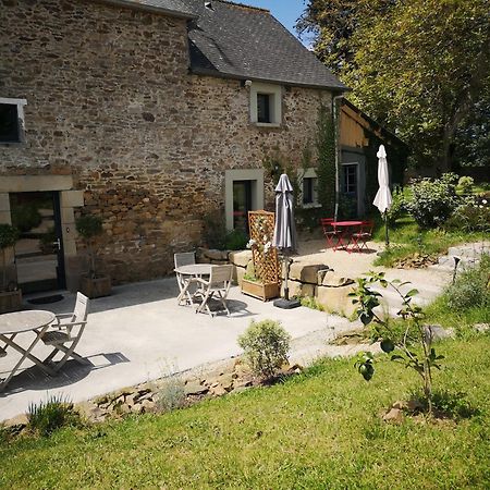 Au Gray Du Temps Suspendu Bed & Breakfast Pleslin-Trigavou Exterior photo