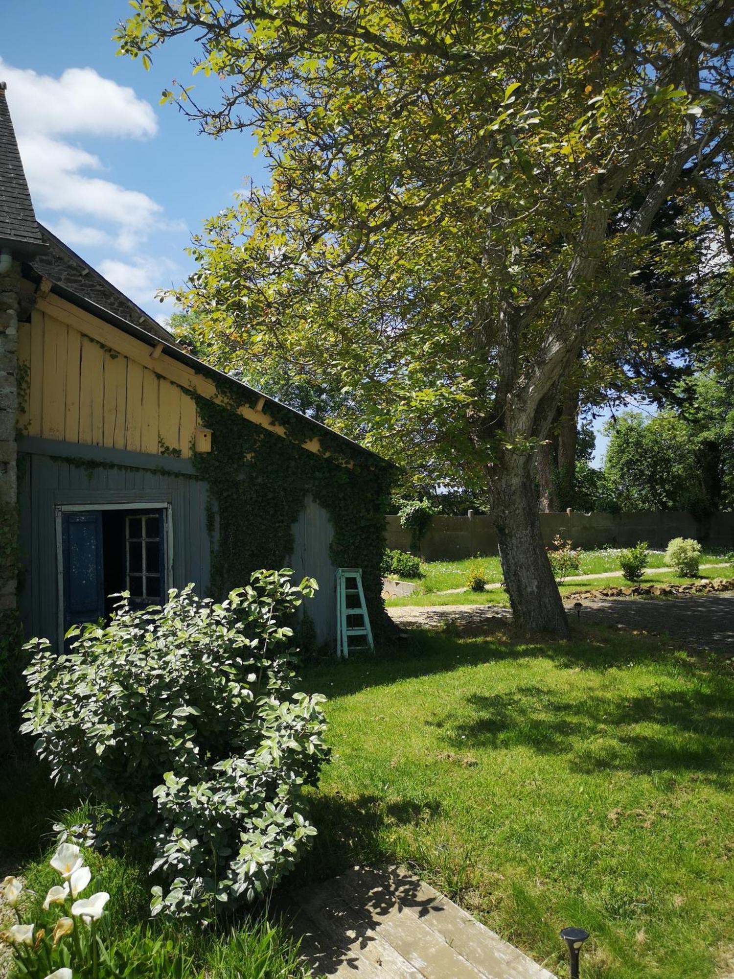 Au Gray Du Temps Suspendu Bed & Breakfast Pleslin-Trigavou Exterior photo