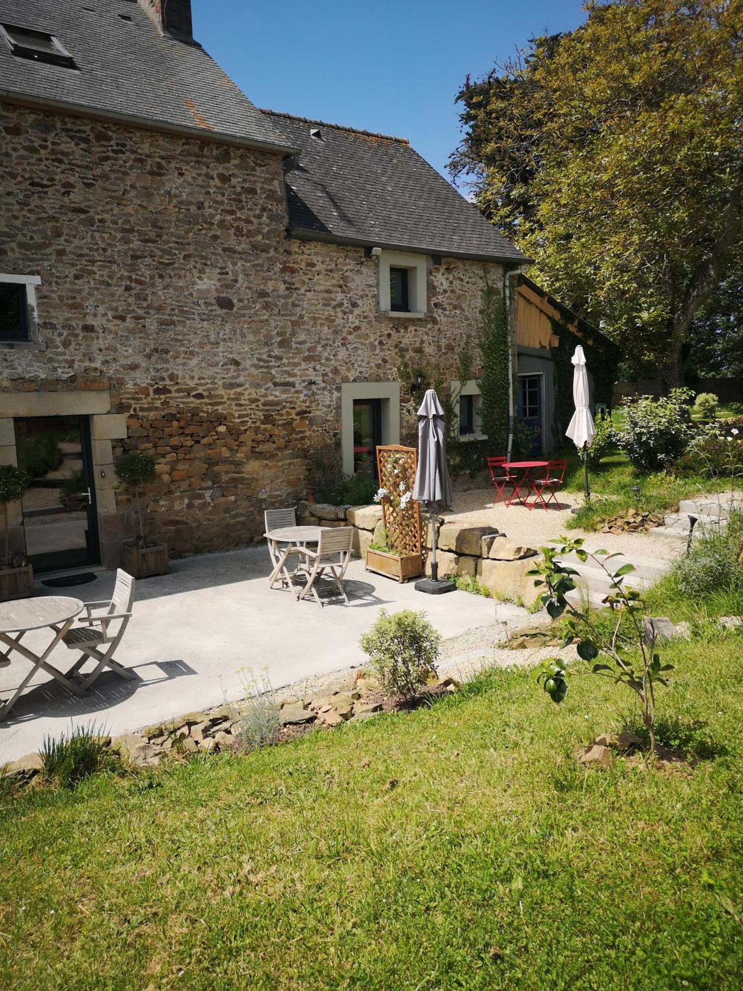 Au Gray Du Temps Suspendu Bed & Breakfast Pleslin-Trigavou Exterior photo